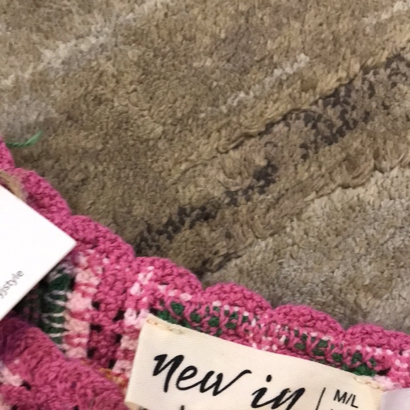 NWT New In top - Picture 3 of 5